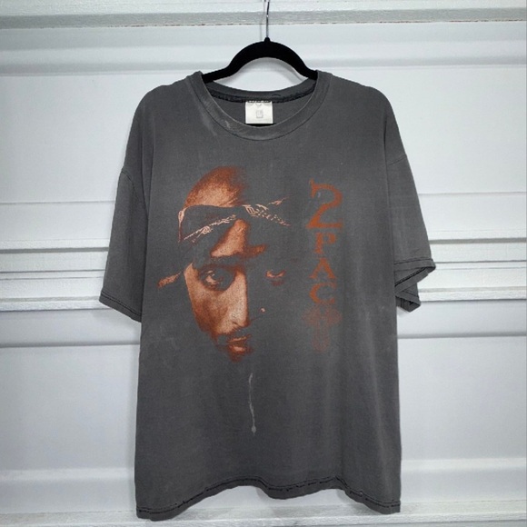 Vintage Tops - Vintage 90’s 2pac Shirt!!